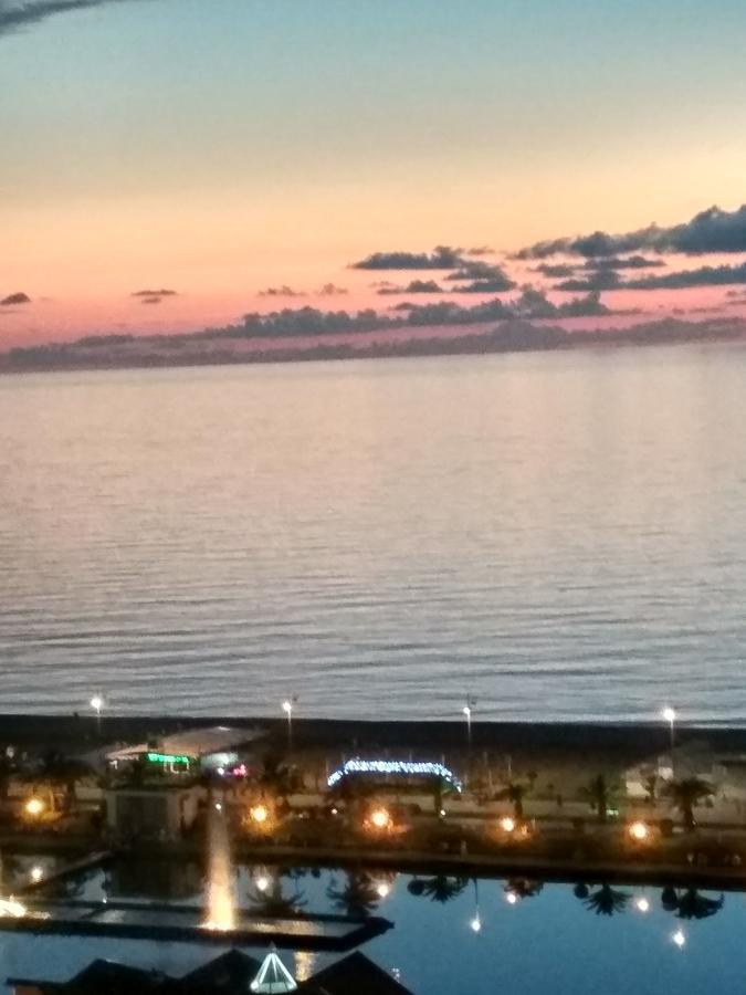 Апартамент с видом на море Батуми Экстерьер фото